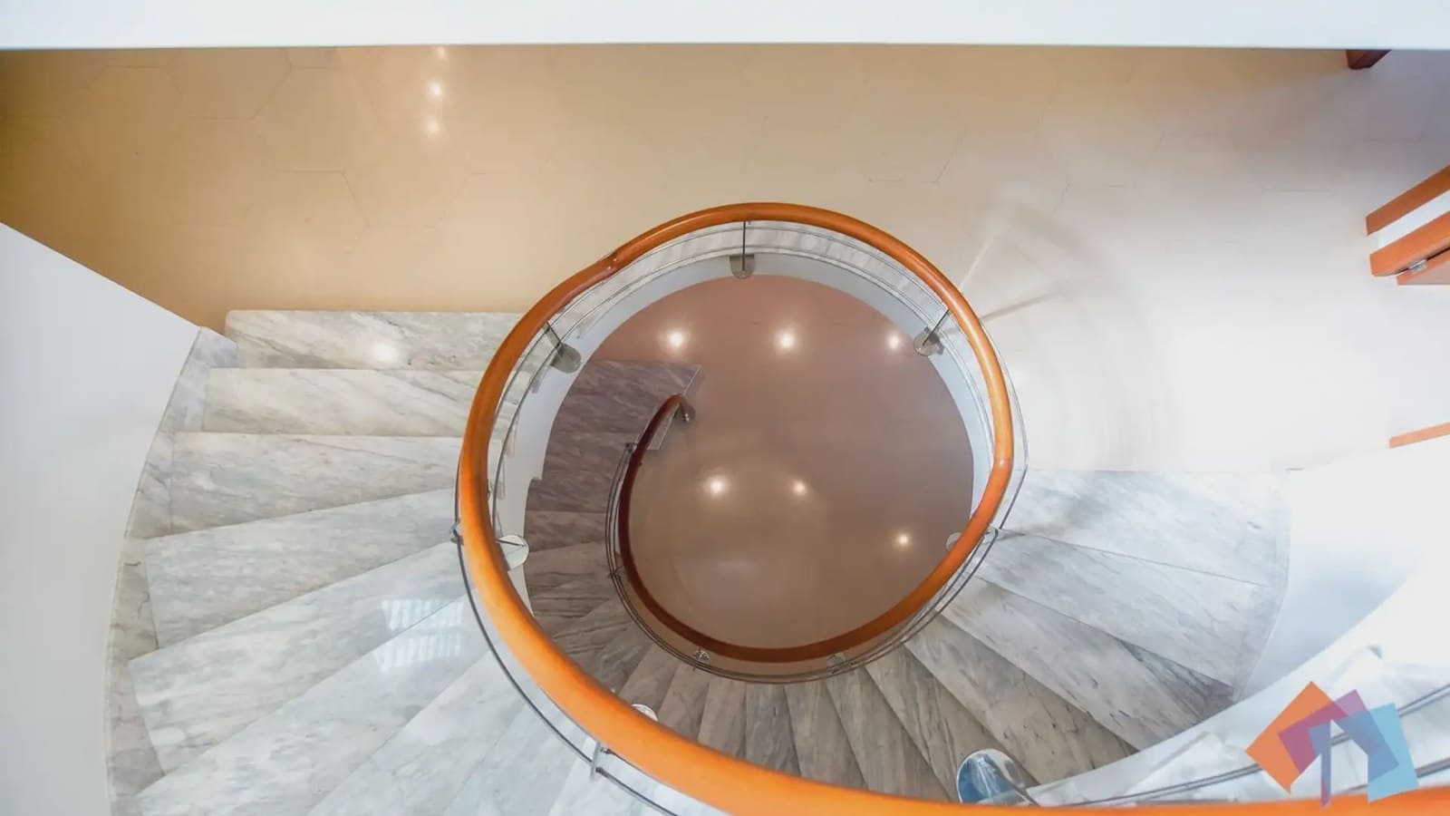 Local Comercial de 4 habitaciones en Gandia en venta - 975.000 € (Ref: 9744009)