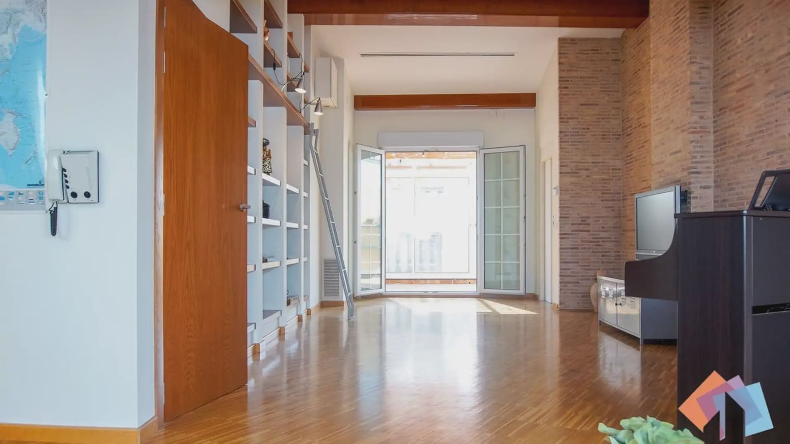 Local Comercial de 4 habitaciones en Gandia en venta - 975.000 € (Ref: 9744009)