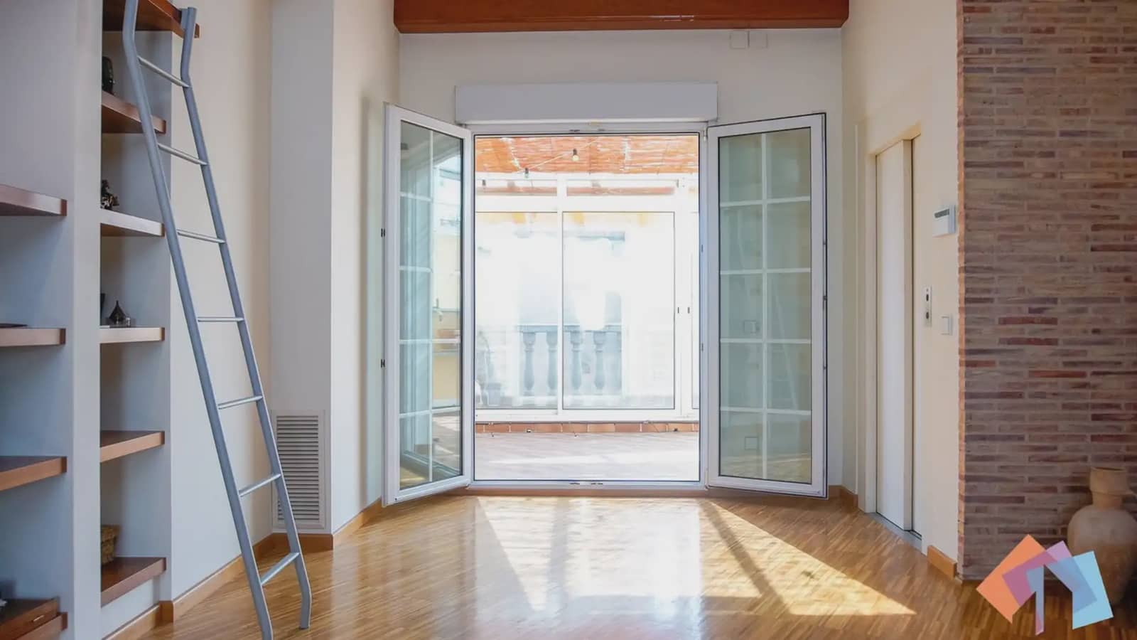 Local Comercial de 4 habitaciones en Gandia en venta - 975.000 € (Ref: 9744009)