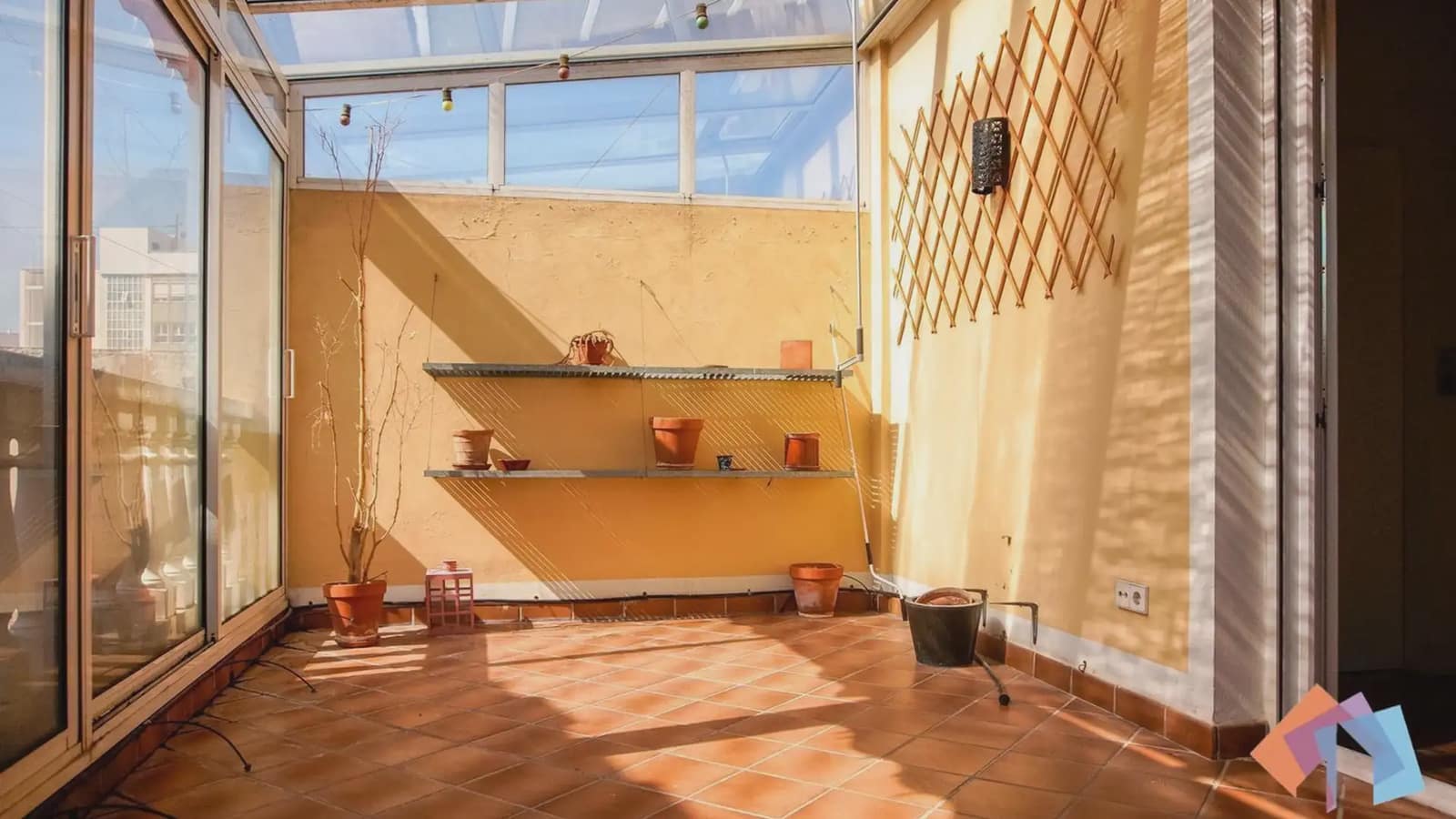 Local Comercial de 4 habitaciones en Gandia en venta - 975.000 € (Ref: 9744009)