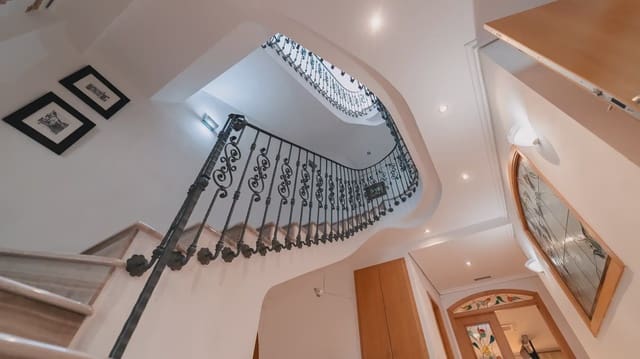 3 makuuhuone Omakotitalo myytävänä paikassa Gandia - 399 000 € (Ref: 9797634)