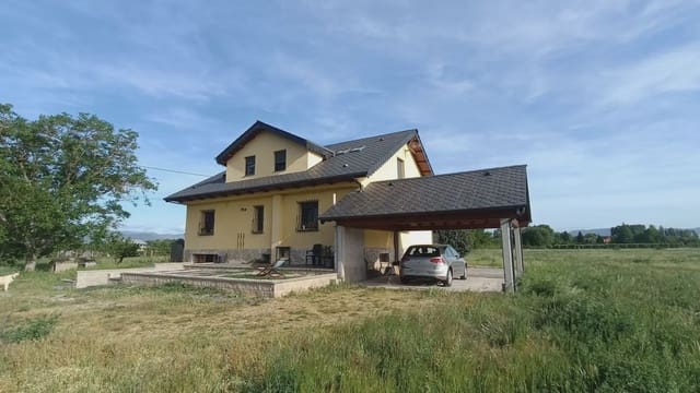 6 soveværelse Villa til salg i Carracedelo - € 285.000 (Ref: 9805873)