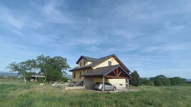 6 soveværelse Villa til salg i Carracedelo - € 285.000 (Ref: 9805873)