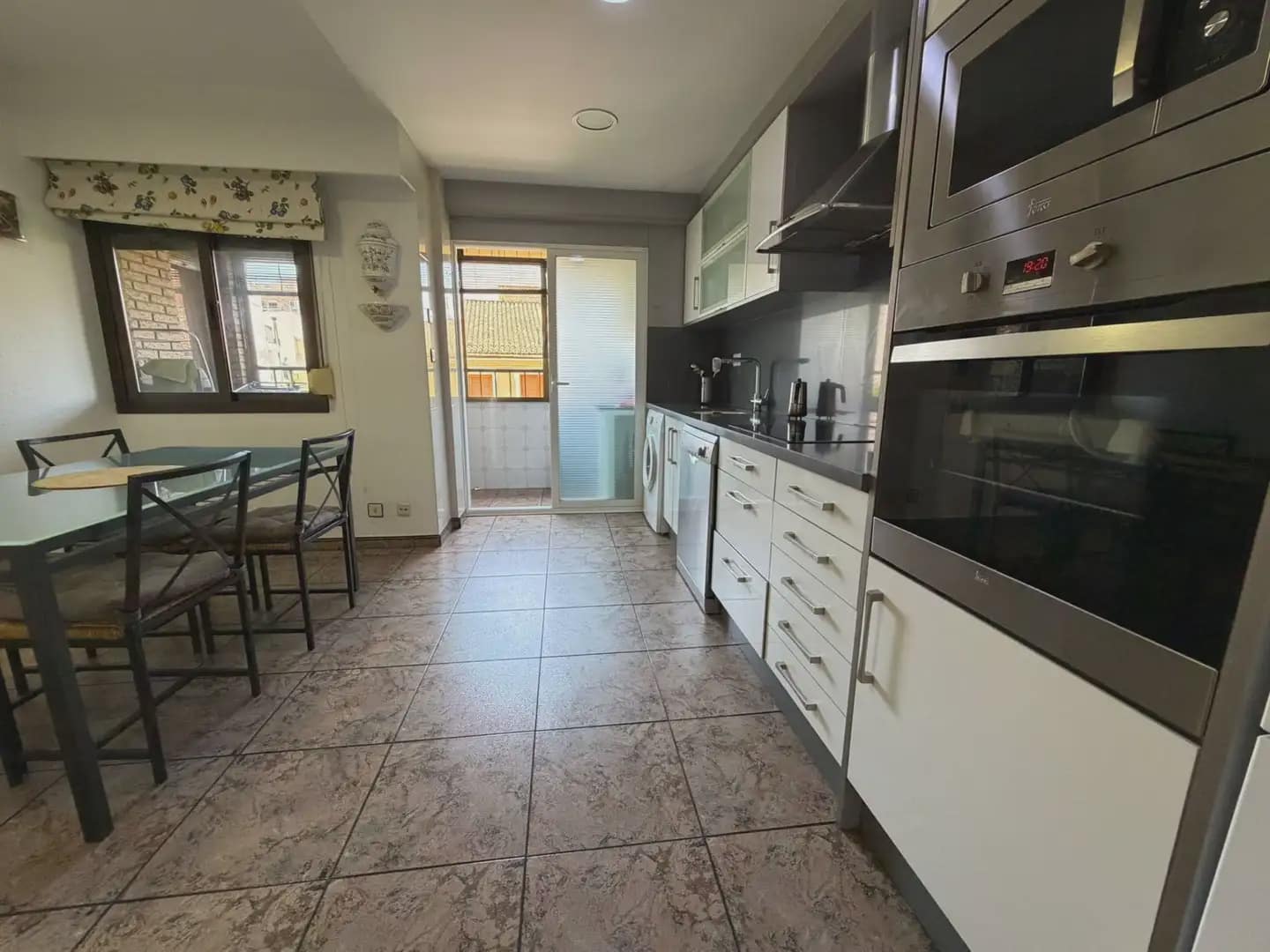 4 bedroom Flat for sale in Valencia city - € 399,000 (Ref: 9867613)