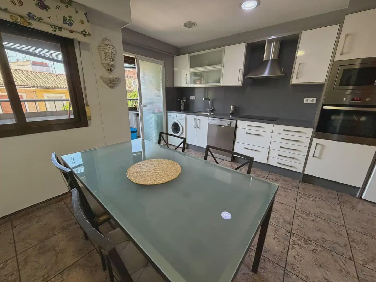 4 bedroom Flat for sale in Valencia city - € 399,000 (Ref: 9867613)