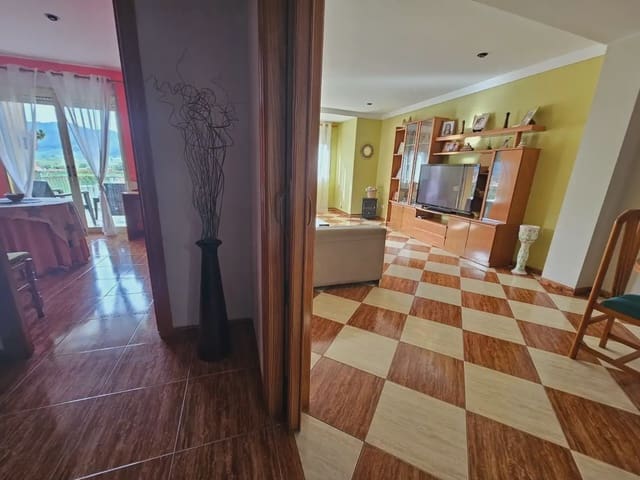 Piso de 4 habitaciones en Xeresa en venta - 185.000 € (Ref: 9896900)