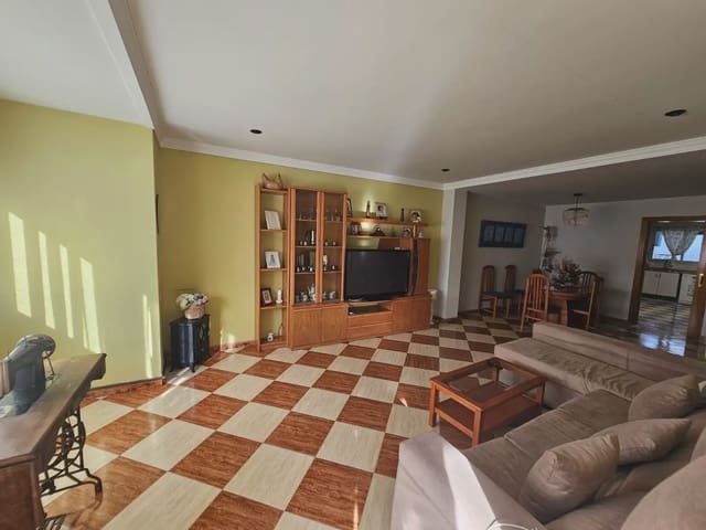Piso de 4 habitaciones en Xeresa en venta - 185.000 € (Ref: 9896900)