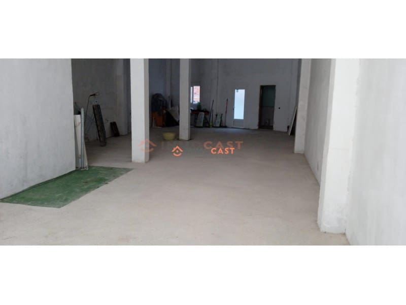 Commercieel te huur in L'Olleria - € 600 (Ref: 9634829)