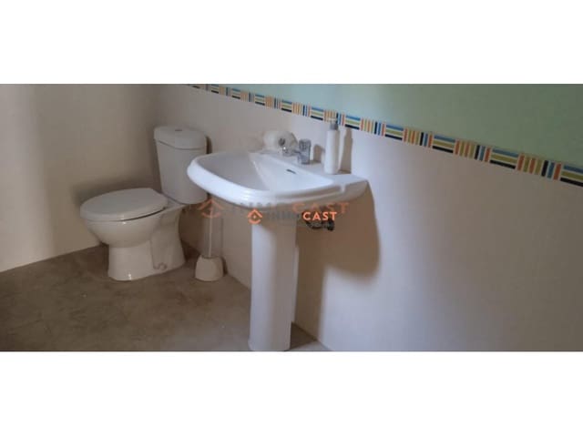 Commercieel te huur in L'Olleria - € 600 (Ref: 9634829)