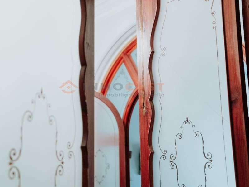 10 bedroom Villa for sale in Canals with pool - € 460,000 (Ref: 9634846)