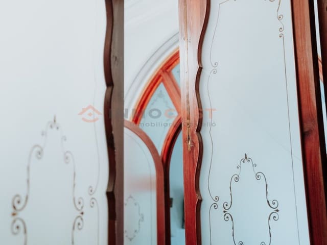 10 bedroom Villa for sale in Canals with pool - € 460,000 (Ref: 9634846)