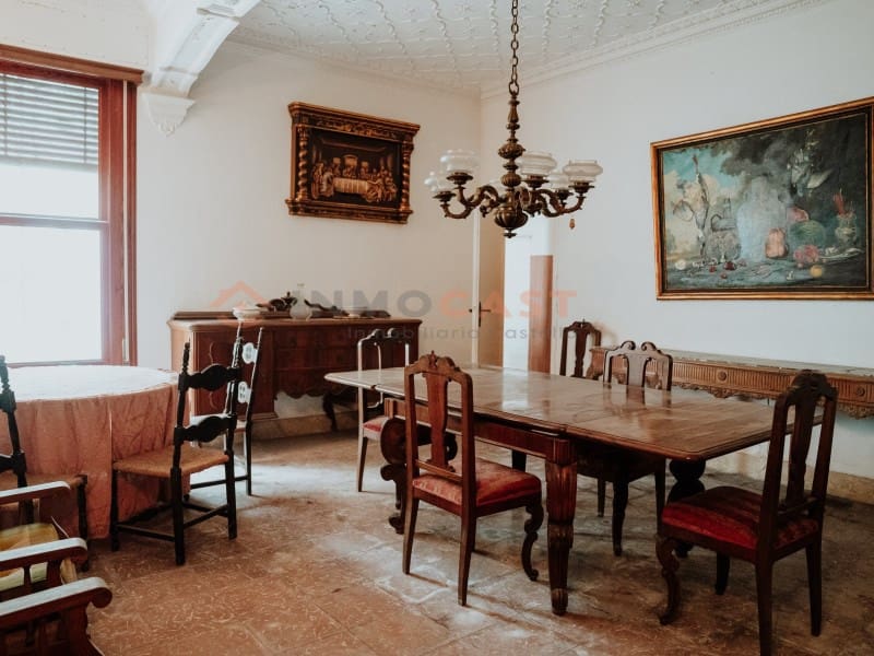 10 bedroom Villa for sale in Canals with pool - € 460,000 (Ref: 9634846)