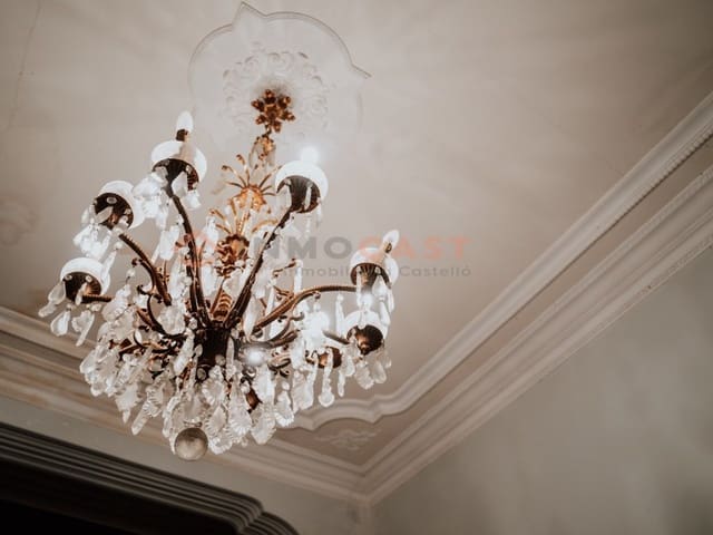 10 bedroom Villa for sale in Canals with pool - € 460,000 (Ref: 9634846)