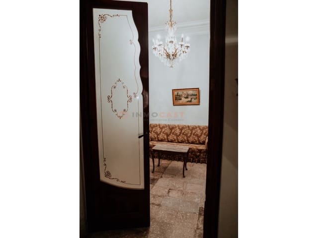 10 bedroom Villa for sale in Canals with pool - € 460,000 (Ref: 9634846)