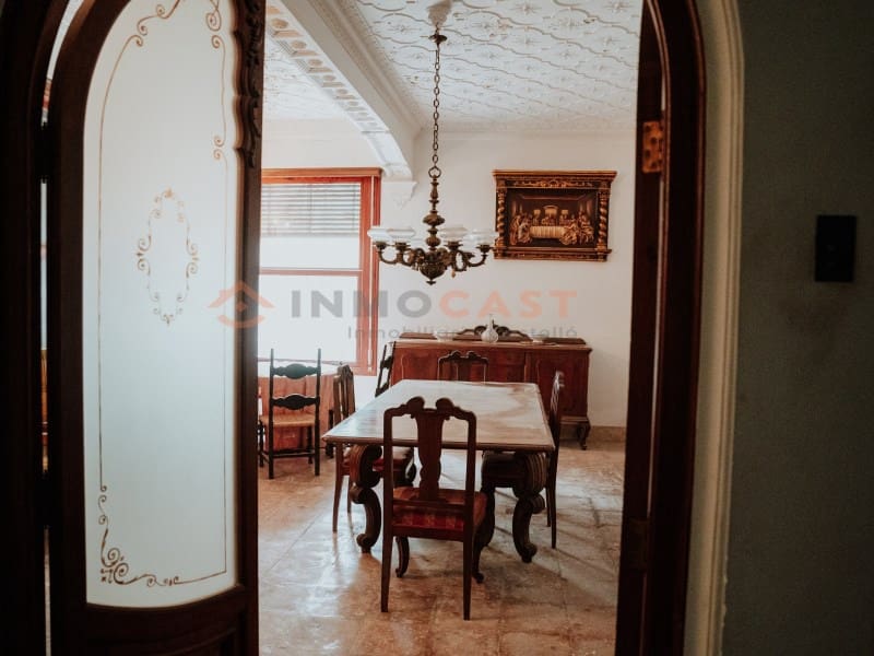 10 bedroom Villa for sale in Canals with pool - € 460,000 (Ref: 9634846)