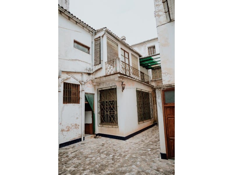 10 bedroom Villa for sale in Canals with pool - € 460,000 (Ref: 9634846)