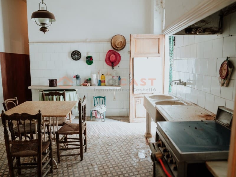 10 bedroom Villa for sale in Canals with pool - € 460,000 (Ref: 9634846)