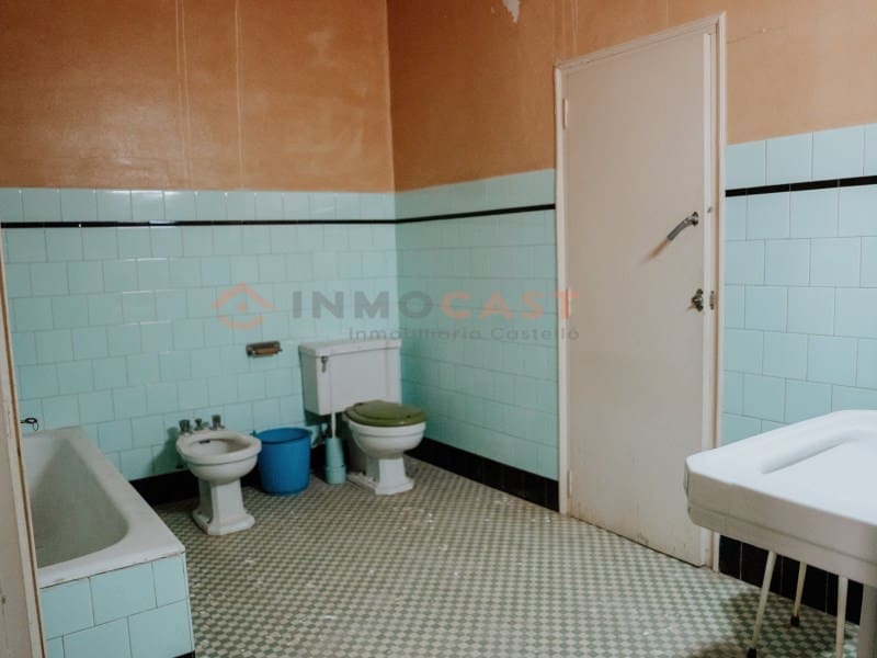 10 bedroom Villa for sale in Canals with pool - € 460,000 (Ref: 9634846)