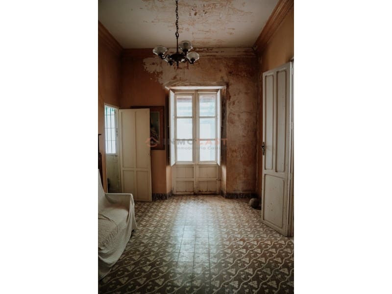 10 bedroom Villa for sale in Canals with pool - € 460,000 (Ref: 9634846)