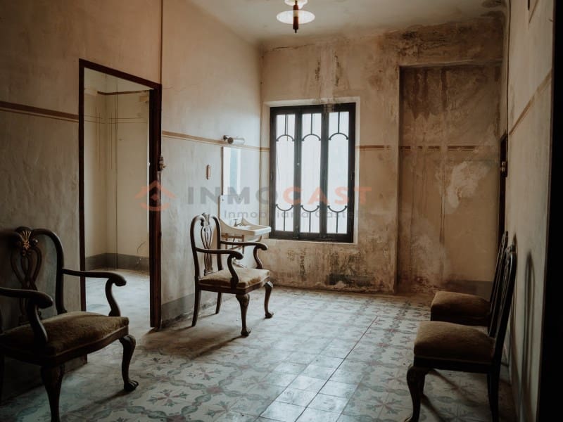 10 bedroom Villa for sale in Canals with pool - € 460,000 (Ref: 9634846)