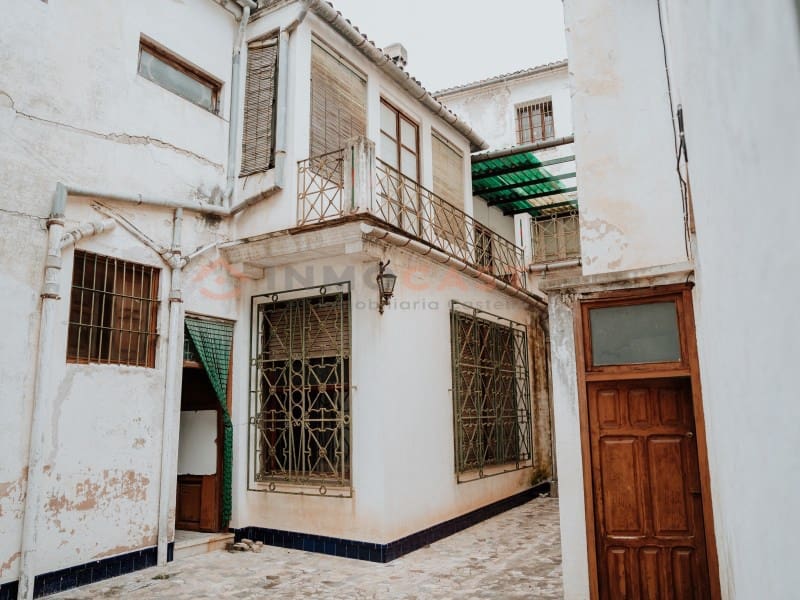 10 bedroom Villa for sale in Canals with pool - € 460,000 (Ref: 9634846)