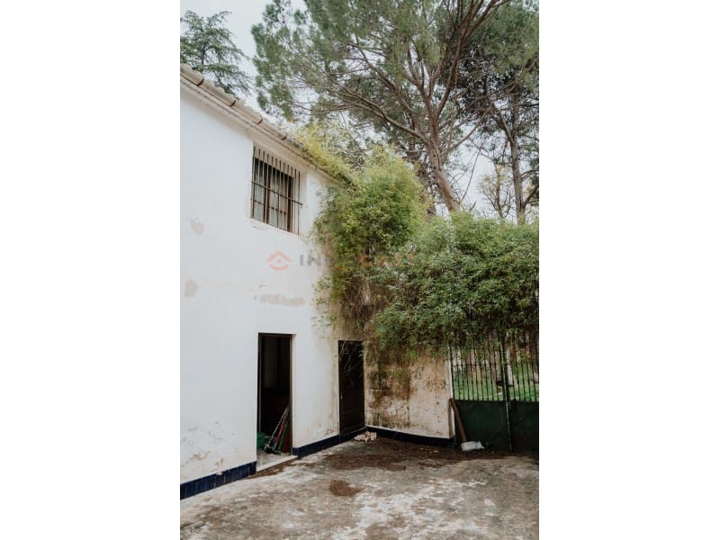 10 bedroom Villa for sale in Canals with pool - € 460,000 (Ref: 9634846)