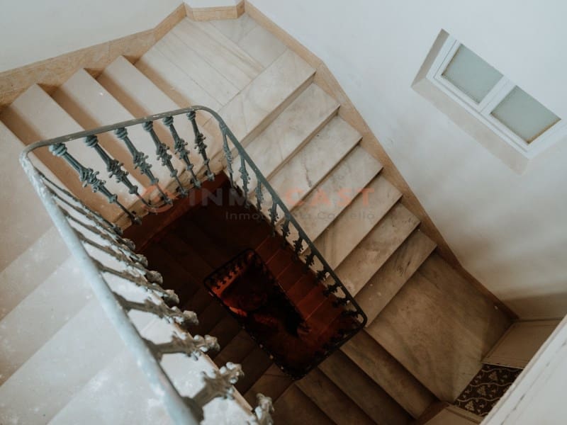 10 bedroom Villa for sale in Canals with pool - € 460,000 (Ref: 9634846)