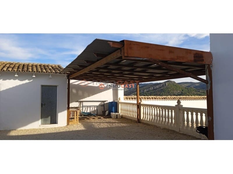 4 makuuhuone Huvila myytävänä paikassa Llutxent mukana uima-altaan 
autotalli - 205 000 € (Ref: 9634864)