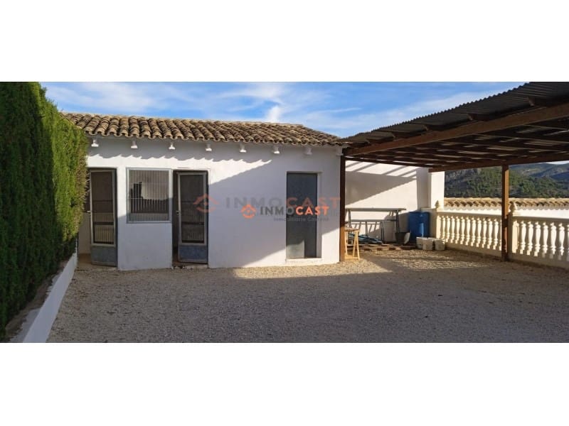 4 makuuhuone Huvila myytävänä paikassa Llutxent mukana uima-altaan 
autotalli - 205 000 € (Ref: 9634864)