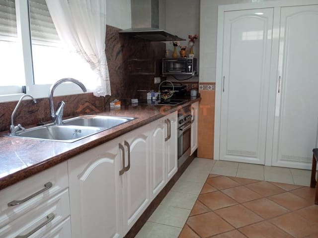 6 slaapkamer Villa te koop in Benigánim met zwembad garage - € 300.000 (Ref: 9634866)