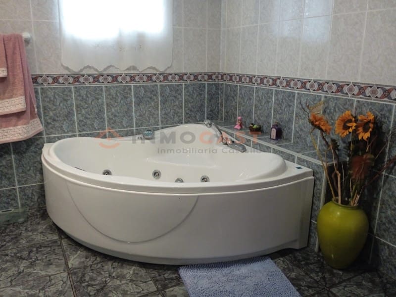 6 slaapkamer Villa te koop in Beniganim met zwembad garage - € 300.000 (Ref: 9634866)