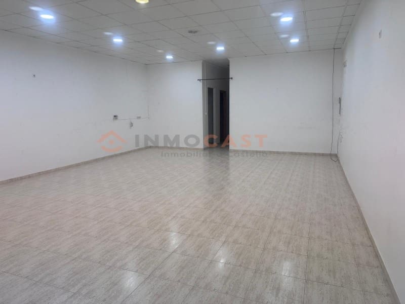 Commercieel te huur in L'Olleria - € 500 (Ref: 9634883)