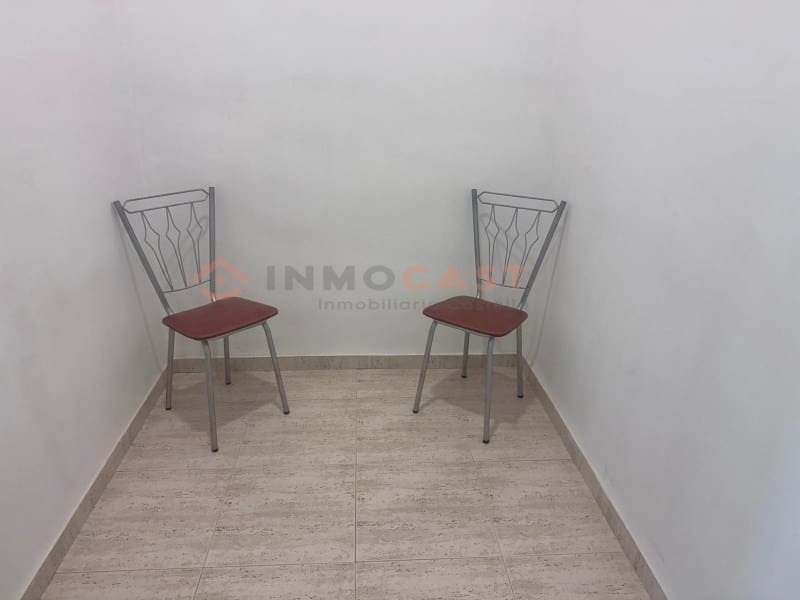 Commercieel te huur in L'Olleria - € 500 (Ref: 9634883)