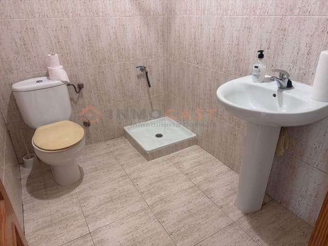 Commercieel te huur in L'Olleria - € 500 (Ref: 9634883)