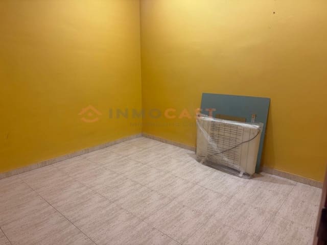 Commercieel te huur in L'Olleria - € 500 (Ref: 9634883)