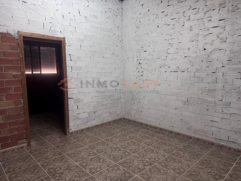 Commercieel te huur in L'Olleria - € 500 (Ref: 9634883)