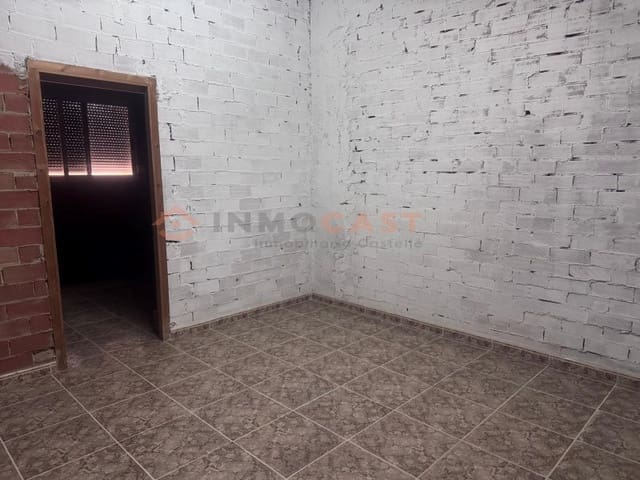 Commercieel te huur in L'Olleria - € 500 (Ref: 9634883)