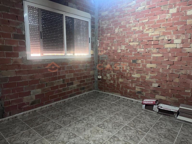 Commercieel te huur in L'Olleria - € 500 (Ref: 9634883)