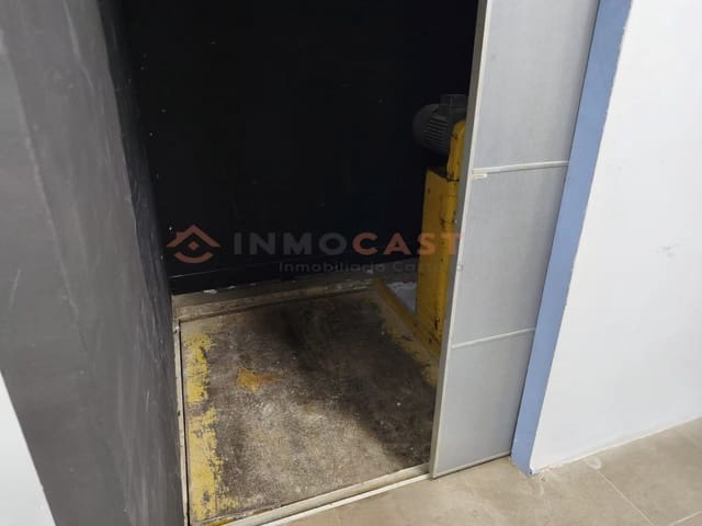 Commercieel te huur in L'Olleria - € 1.200 (Ref: 9634888)