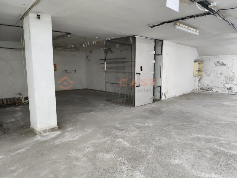 Commercieel te huur in L'Olleria - € 1.200 (Ref: 9634888)