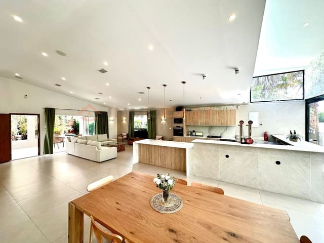 7 sovrum Villa till salu i Bétera med pool garage - 990 000 € (Ref: 9634889)