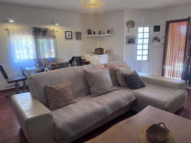 4 bedroom Villa for sale in L'Olleria - € 190,000 (Ref: 9712167)