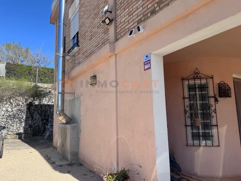 4 bedroom Villa for sale in L'Olleria - € 190,000 (Ref: 9712167)