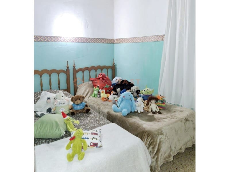 4 bedroom Villa for sale in L'Olleria - € 190,000 (Ref: 9712167)