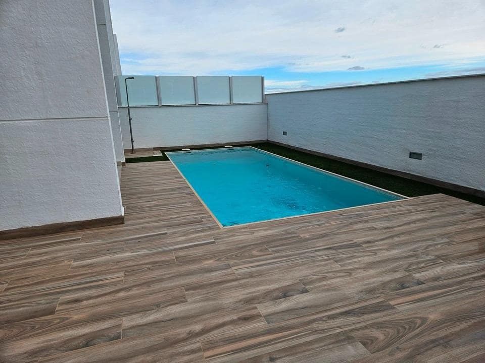 3 sypialnia Willa na sprzedaż w Torrevieja z basenem garażem - 495 000 € (Ref: 10049370)