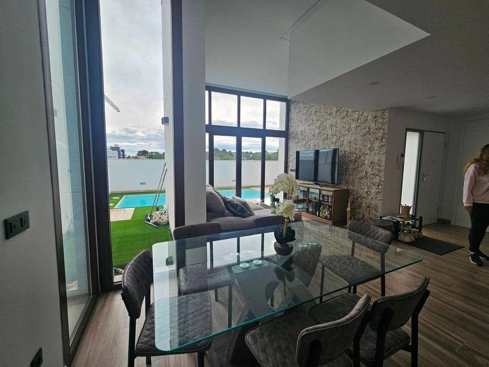 3 sypialnia Willa na sprzedaż w Torrevieja z basenem garażem - 495 000 € (Ref: 10049370)