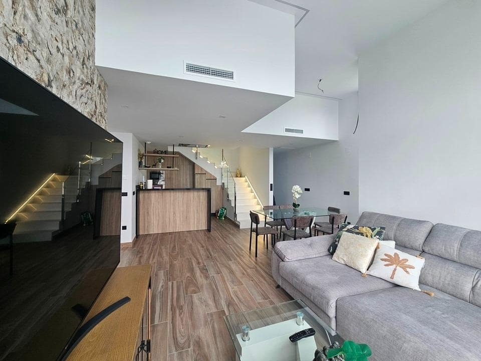 3 sypialnia Willa na sprzedaż w Torrevieja z basenem garażem - 495 000 € (Ref: 10049370)