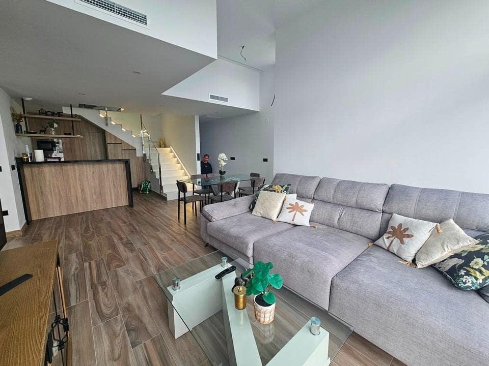 3 sypialnia Willa na sprzedaż w Torrevieja z basenem garażem - 495 000 € (Ref: 10049370)