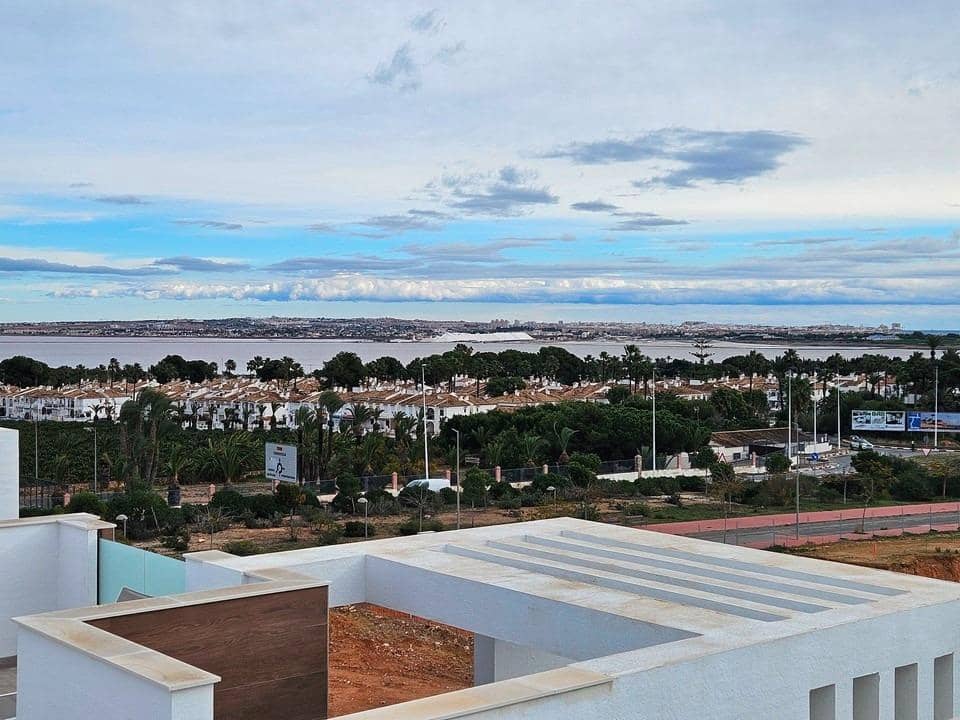3 sypialnia Willa na sprzedaż w Torrevieja z basenem garażem - 495 000 € (Ref: 10049370)