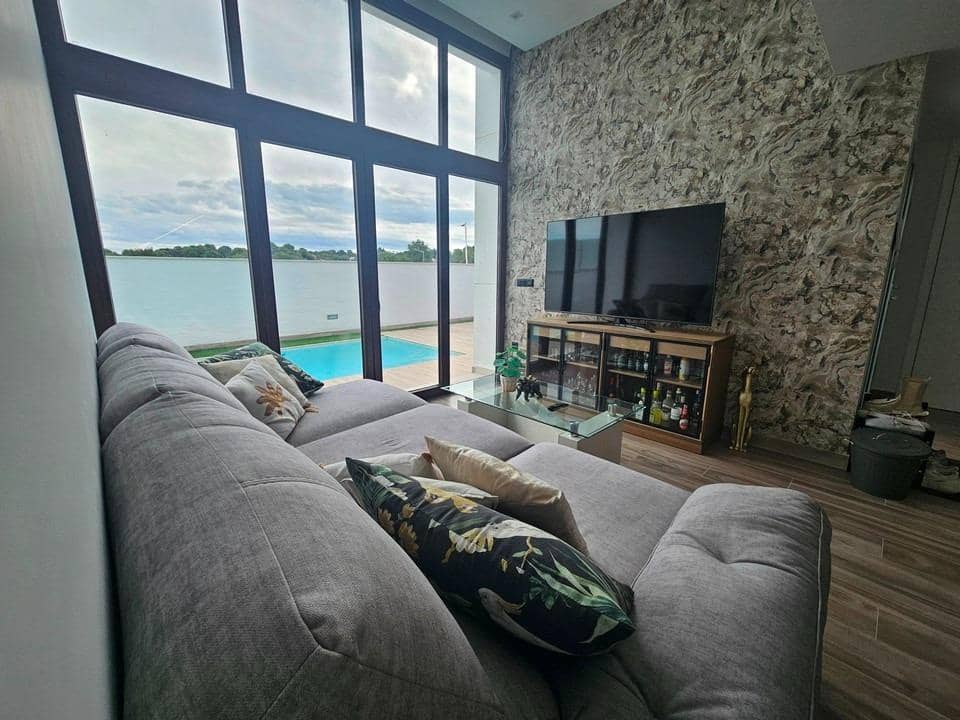 3 sypialnia Willa na sprzedaż w Torrevieja z basenem garażem - 495 000 € (Ref: 10049370)